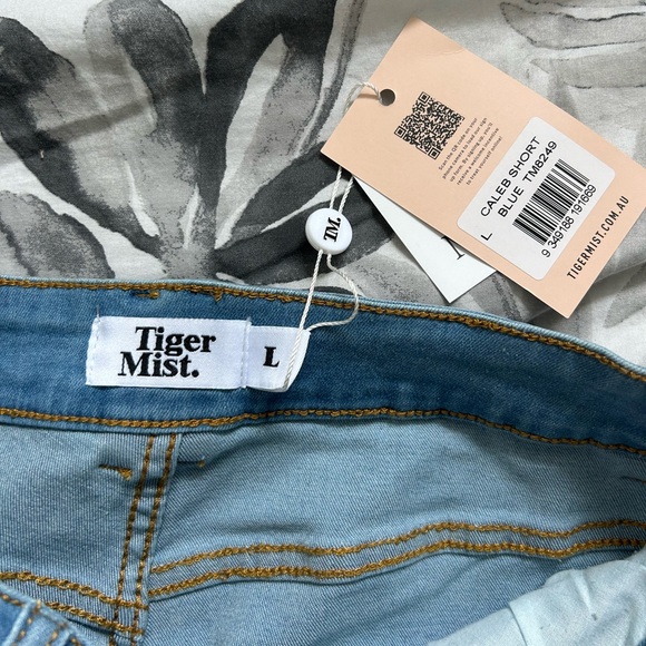 TIGERMIST // blue jeans with embroidered cherries - Picture 3 of 3